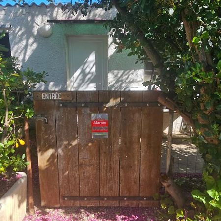 Studio En Camargue Arles Bagian luar foto