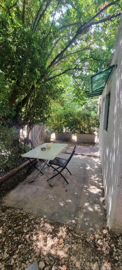 Studio En Camargue Arles Bagian luar foto