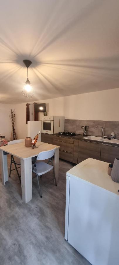 Studio En Camargue Arles Bagian luar foto