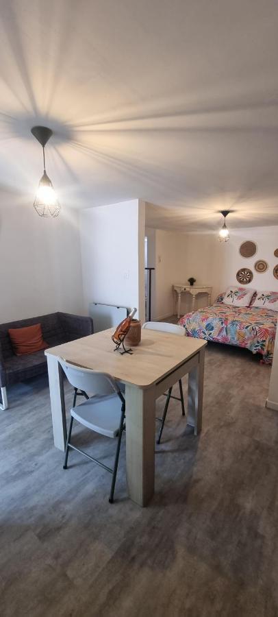 Studio En Camargue Arles Bagian luar foto